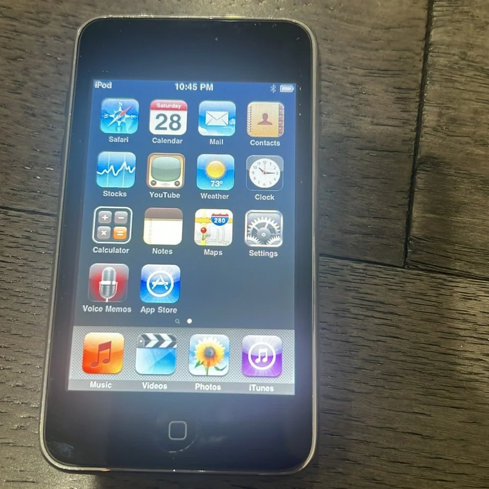 Apple IPod Gen 2 in Silver